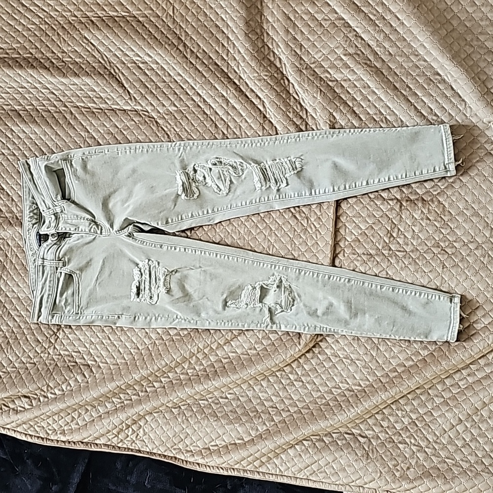 American Eagle destructed jeans sz 6